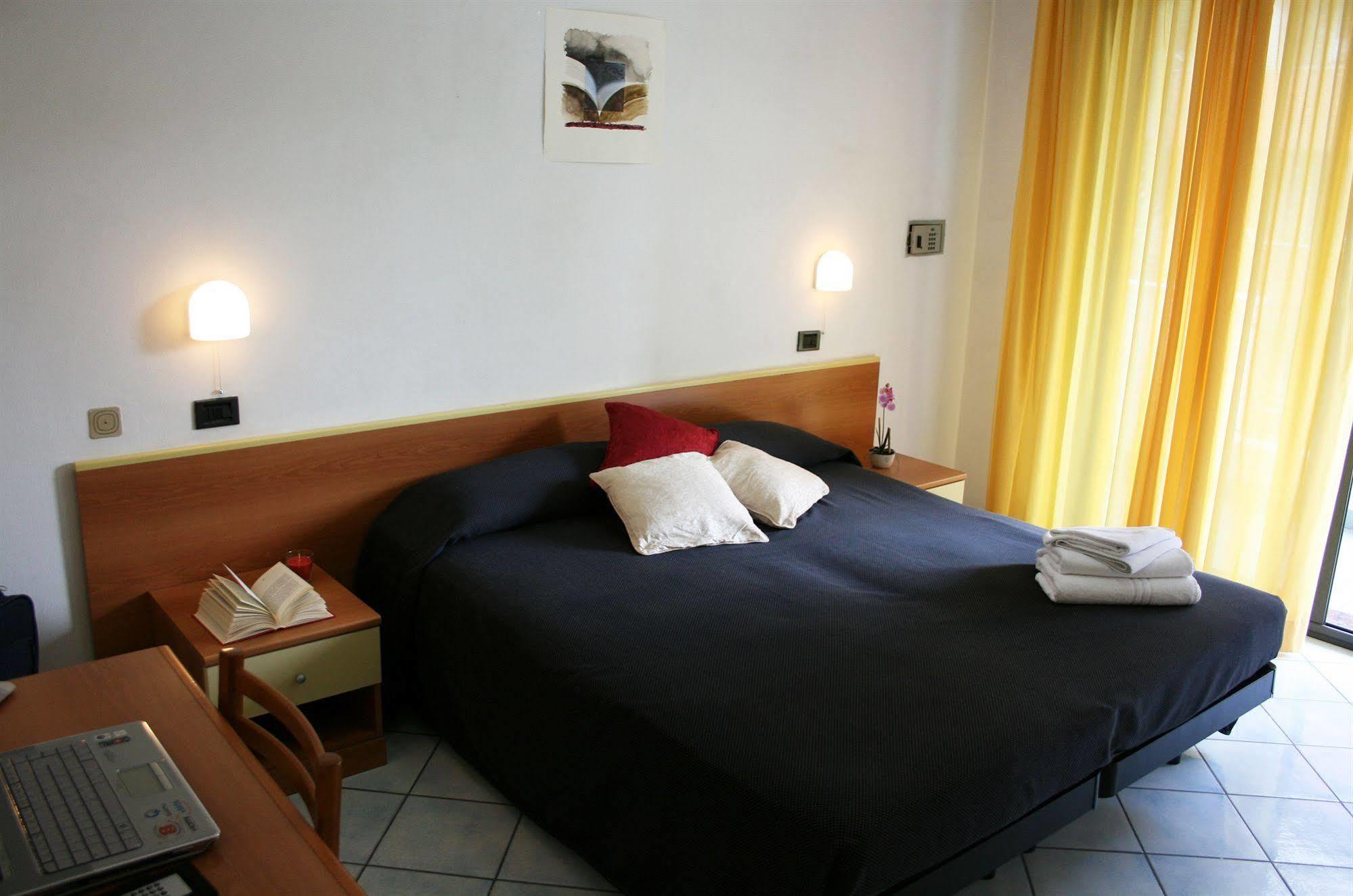 Residence Villa Dei Pini Rimini Exterior foto